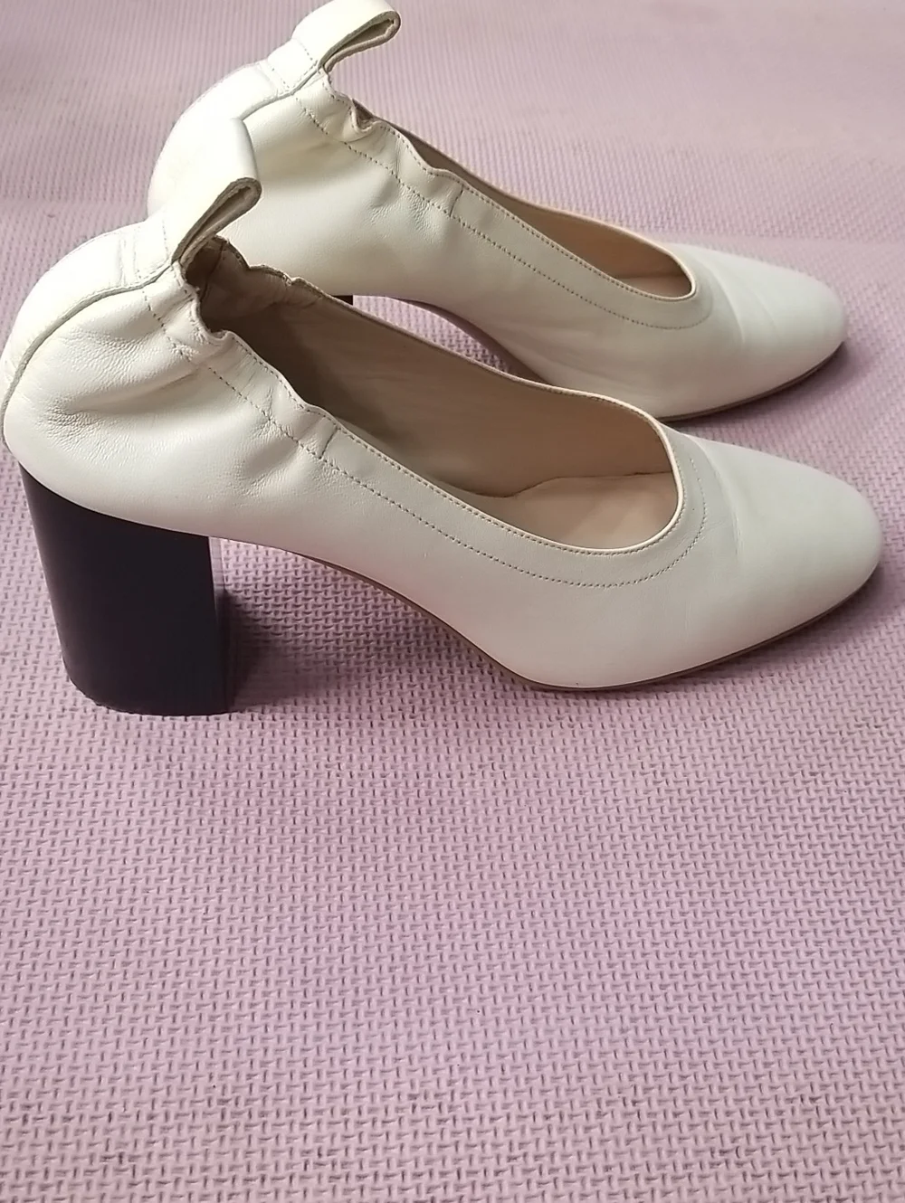 Everlane Off-White Leather Shoes with Elastic Back
